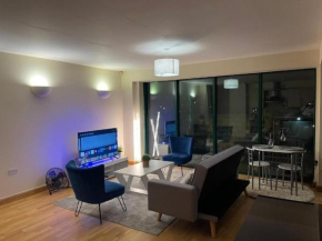 2 bedrooms, 2 bathrooms Stunning Penthouse City View